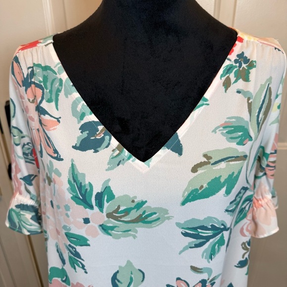 LOFT Floral Flutter V-Neck Top Sz S Short Sleeve - Picture 2 of 12